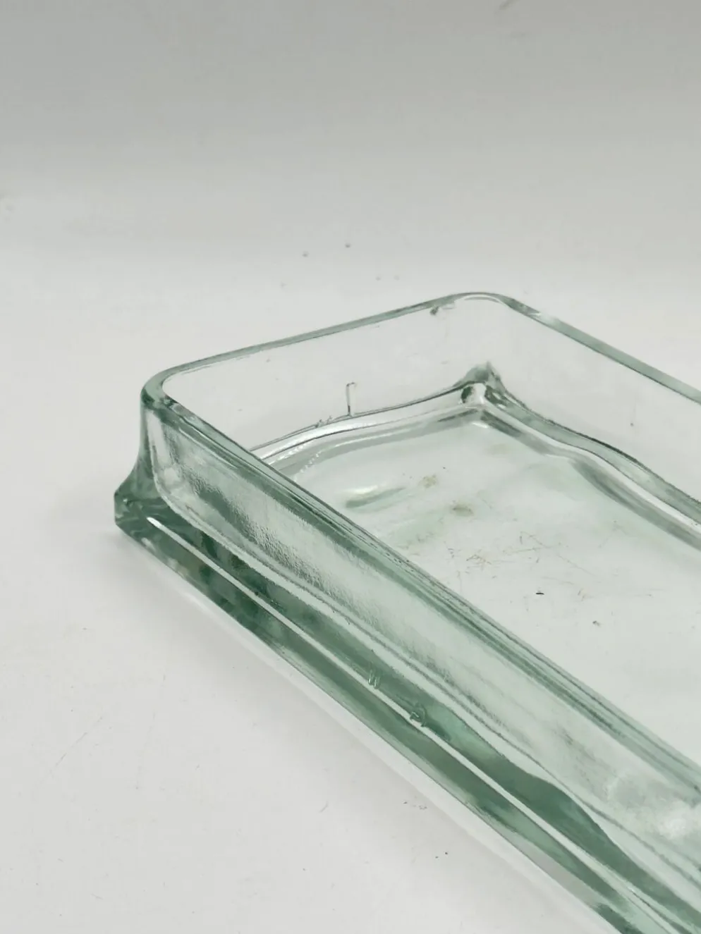 Plateau rectangulaire vintage en verre épais teinté vert pâle