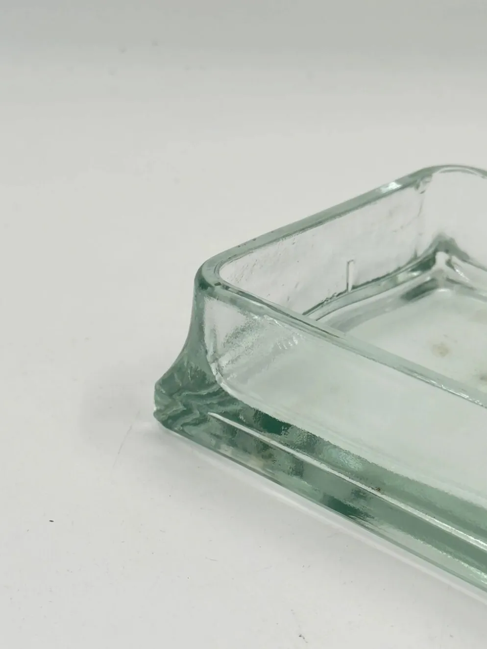 Plateau rectangulaire vintage en verre épais teinté vert pâle