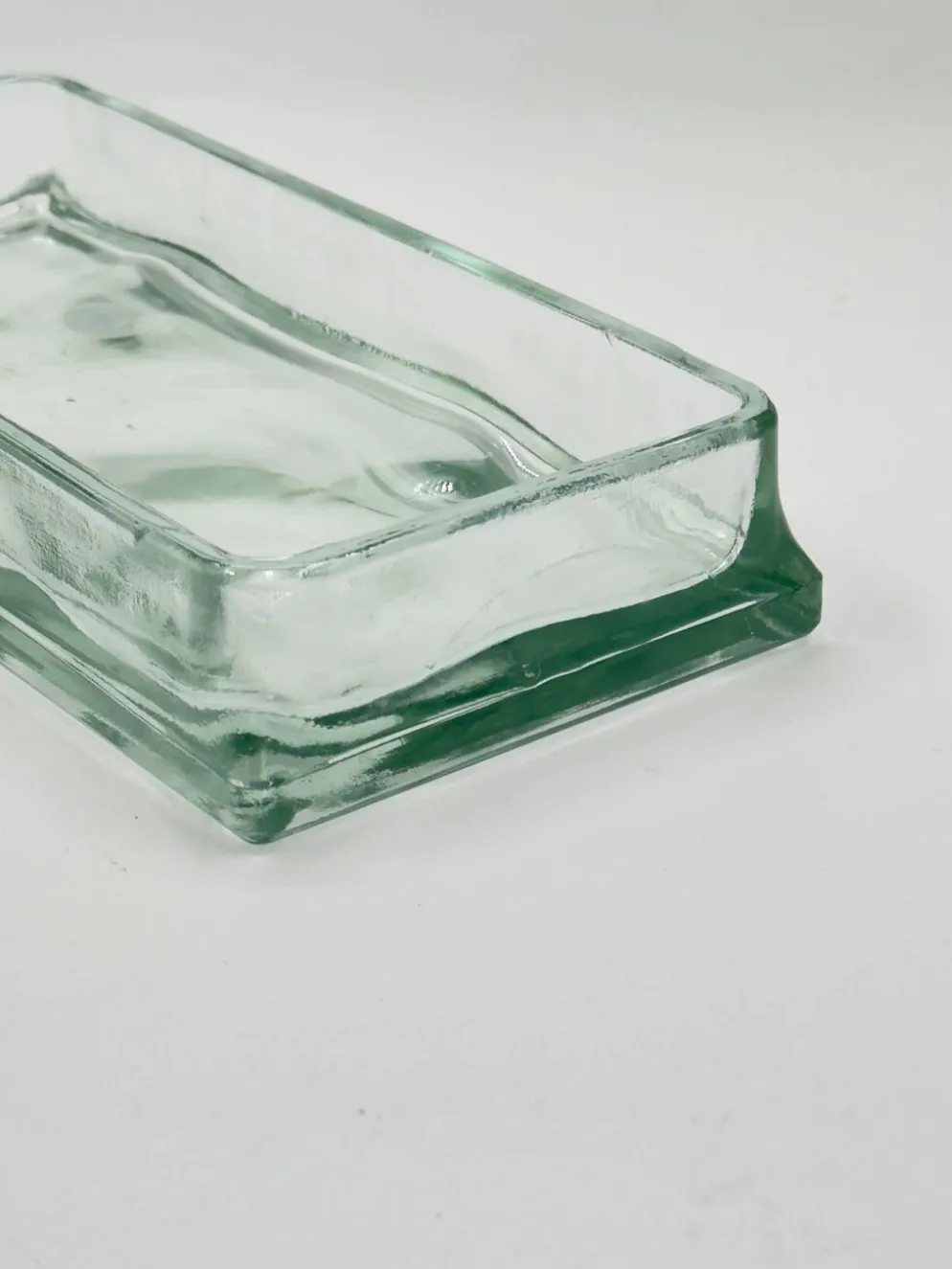 Plateau rectangulaire vintage en verre épais teinté vert pâle