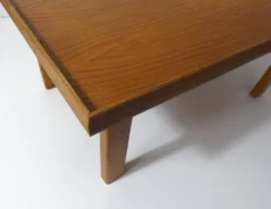 plateau sur pied en bois