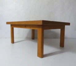 plateau sur pied en bois