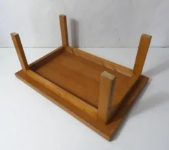 plateau sur pied en bois