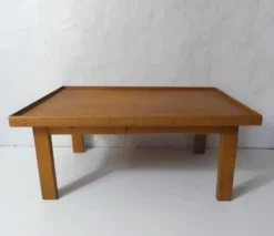 plateau sur pied en bois