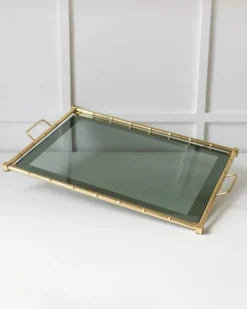 Plateau vintage en bambou doré - plaqué or avec verre fumé - design bambou - Hollywood Regency - années 1960