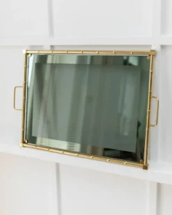 Plateau vintage en bambou doré - plaqué or avec verre fumé - design bambou - Hollywood Regency - années 1960