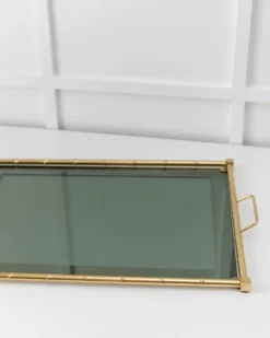 Plateau vintage en bambou doré - plaqué or avec verre fumé - design bambou - Hollywood Regency - années 1960