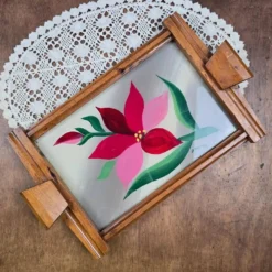Plateau vintage en bois & verre peint à la main – Fleur stylisée signée Janette