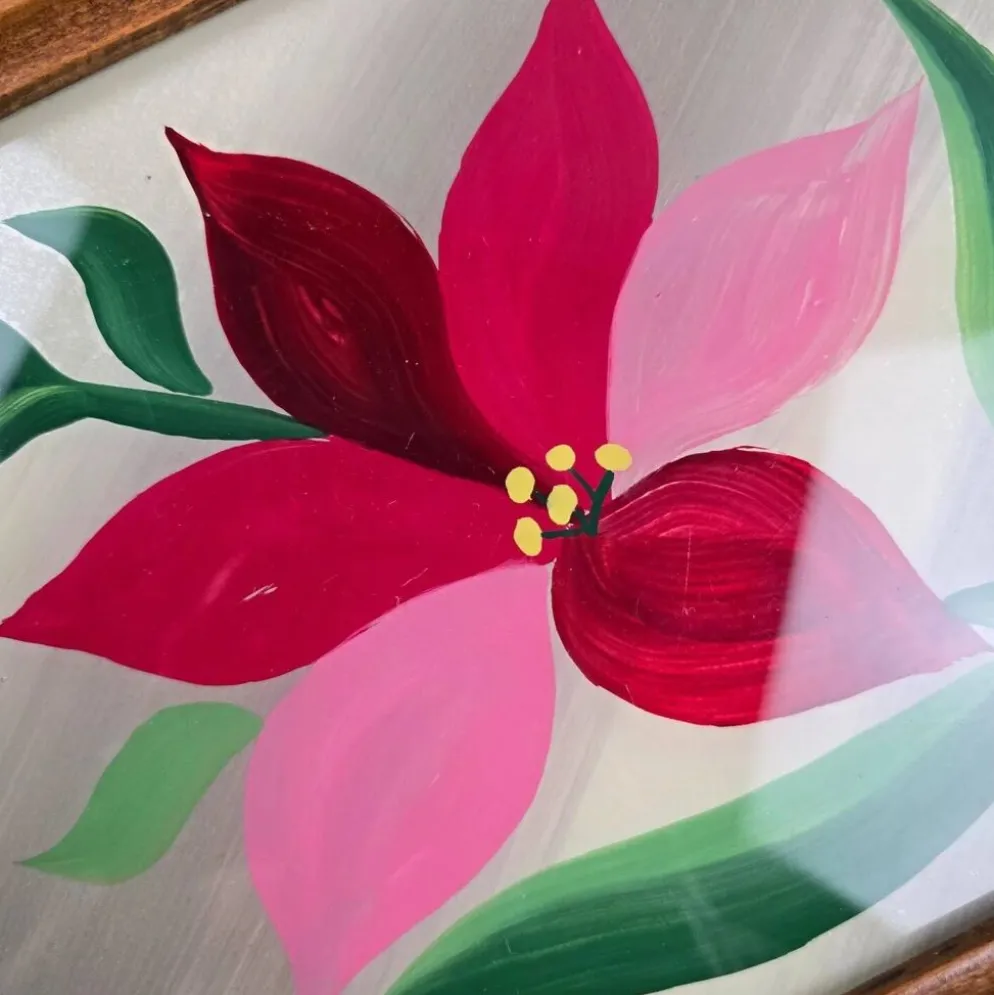 Plateau vintage en bois & verre peint à la main – Fleur stylisée signée Janette