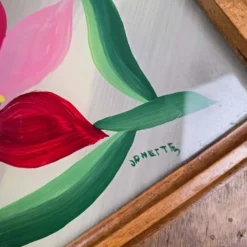 Plateau vintage en bois & verre peint à la main – Fleur stylisée signée Janette