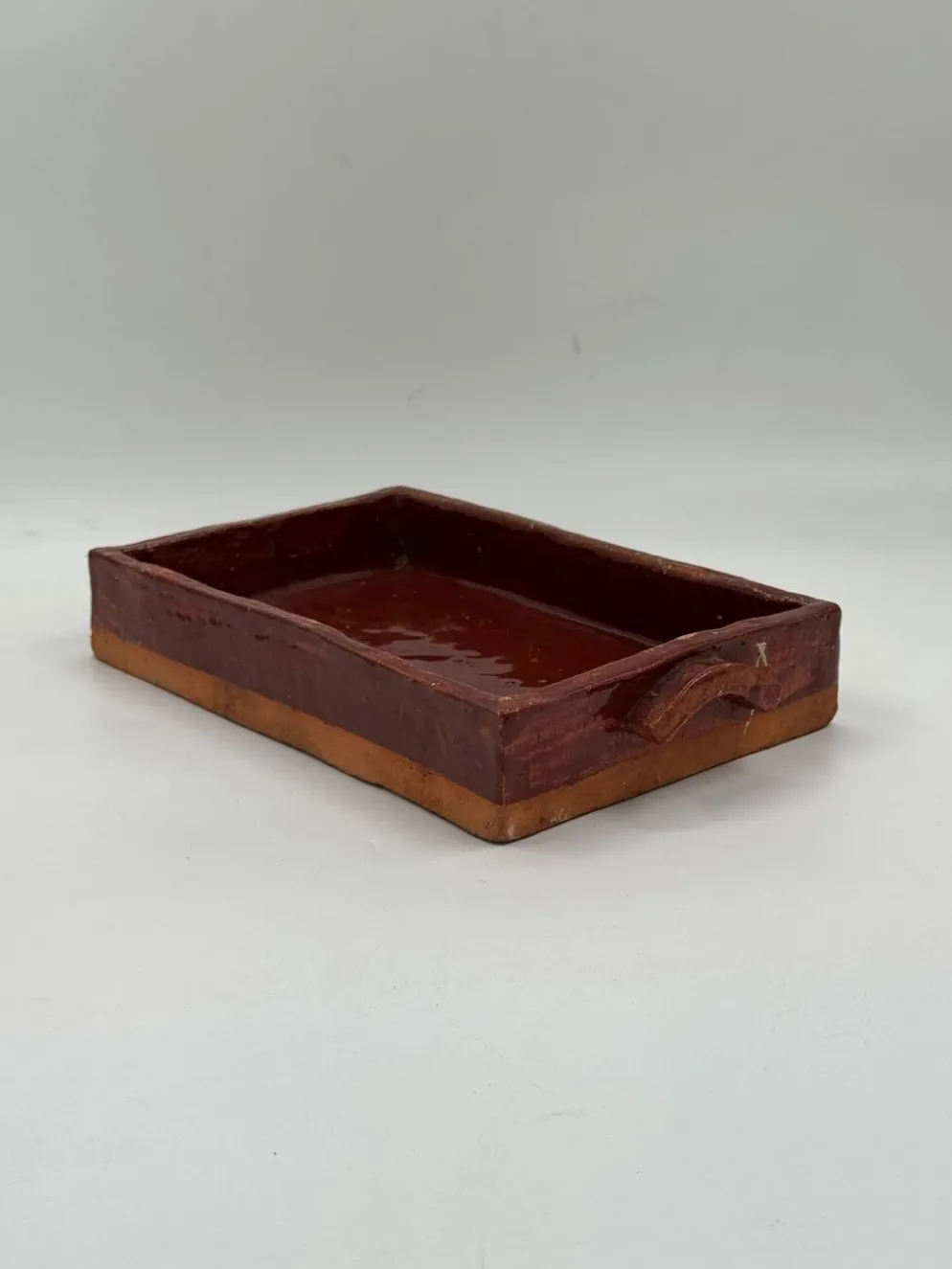Plateau vintage en terre cuite émaillée marron châtaigne avec poignées