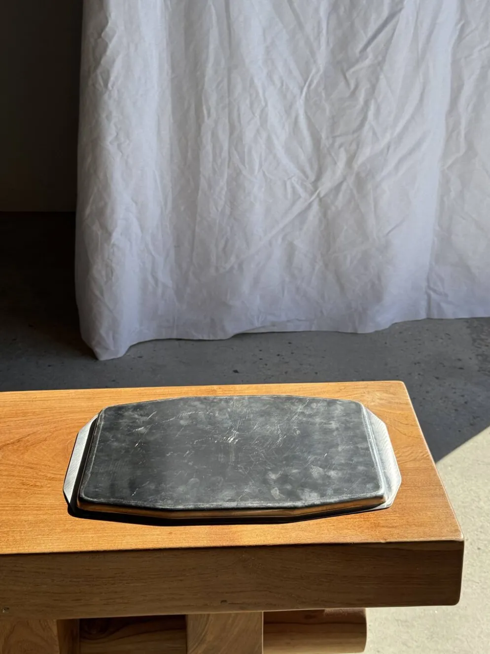 Plateau vintage rectangulaire en métal argenté à anses L37 Lg27 H1,5