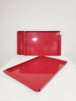 Plateaux en métal rouge vintage italien / Service décoratif moderne du milieu du siècle