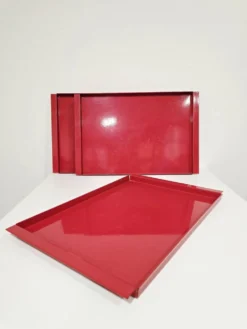 Plateaux en métal rouge vintage italien / Service décoratif moderne du milieu du siècle