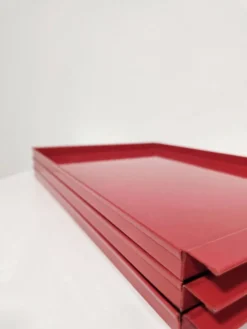 Plateaux en métal rouge vintage italien / Service décoratif moderne du milieu du siècle