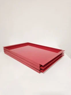 Plateaux en métal rouge vintage italien / Service décoratif moderne du milieu du siècle