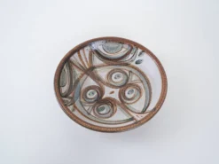 Plat en céramique, design danois, années 1960, designers : N. Backhausen & P. Brandb.