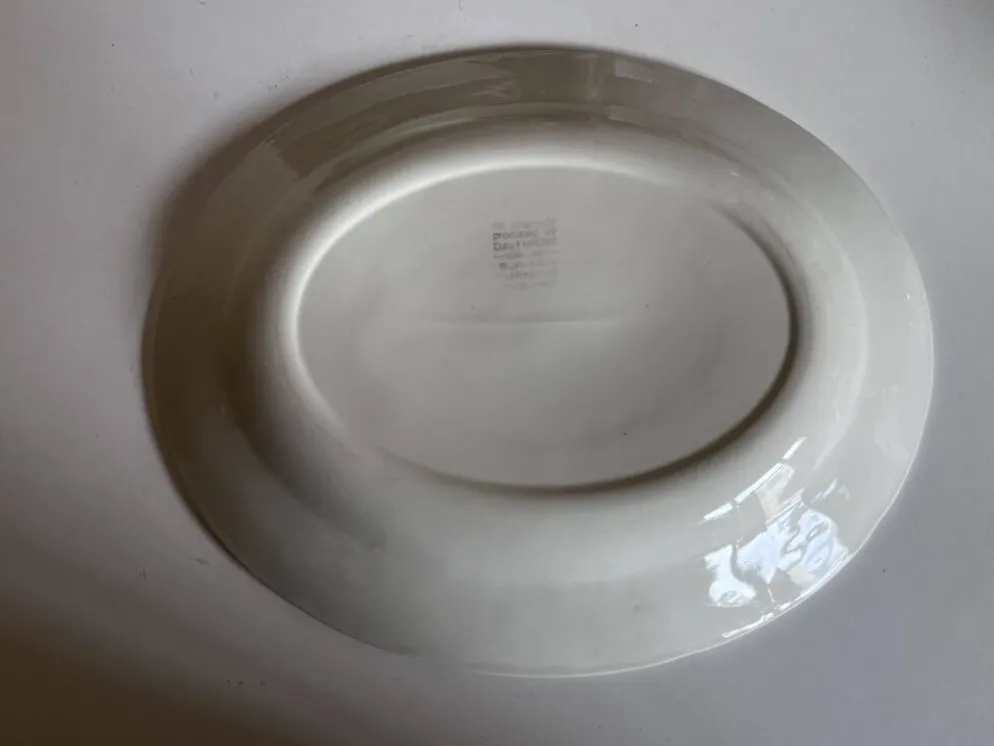 Plat en faïence anglaise Burleigh Davenport relief fraise et feuille vigne