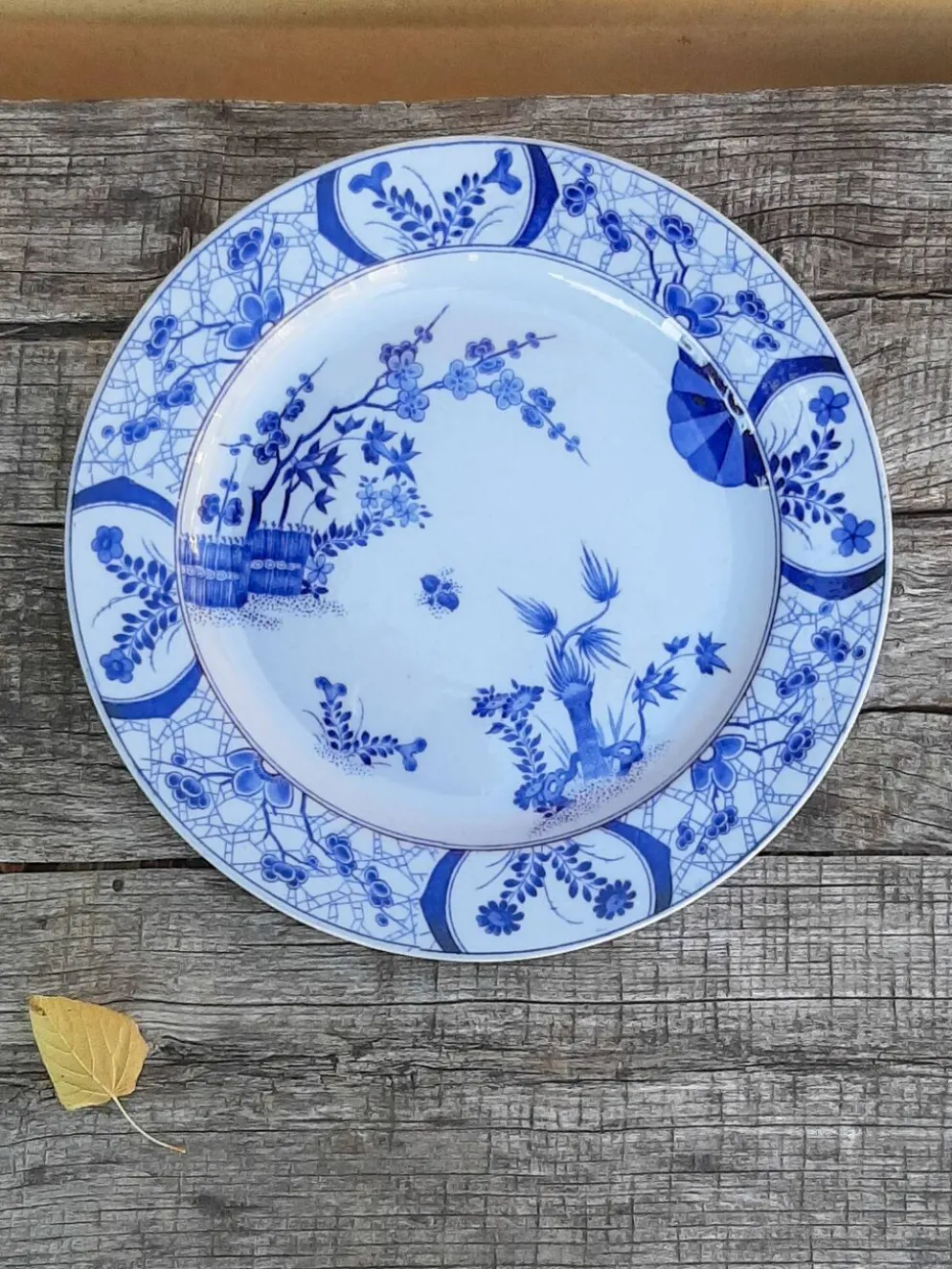 Plat en faïence de Creil et Montereau modèle Japon