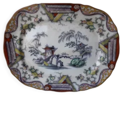 Plat en faience décor japonisant