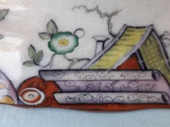 Plat en faience décor japonisant