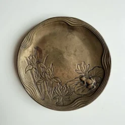 Plat en laiton autrichien vintage, grenouille sur nénuphar, art nouveau, anneau Jugendstil.
