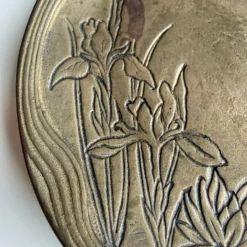 Plat en laiton autrichien vintage, grenouille sur nénuphar, art nouveau, anneau Jugendstil.