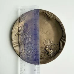 Plat en laiton autrichien vintage, grenouille sur nénuphar, art nouveau, anneau Jugendstil.