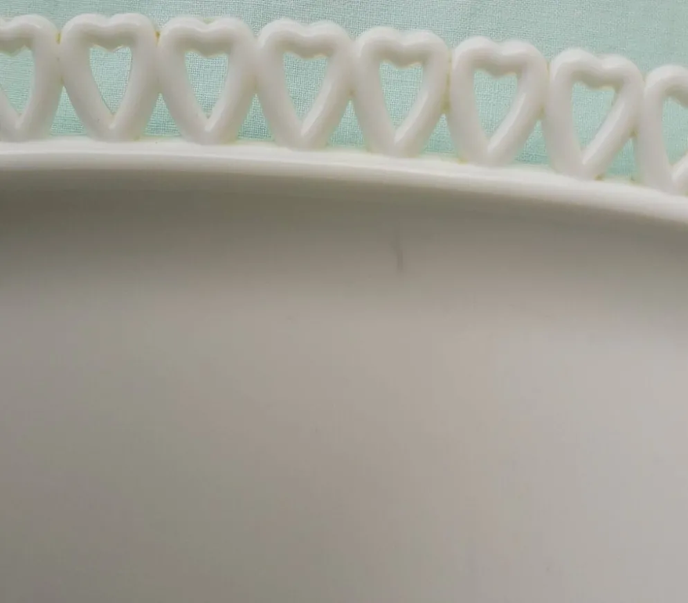 Plat en opaline blanche