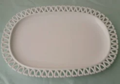 Plat en opaline blanche