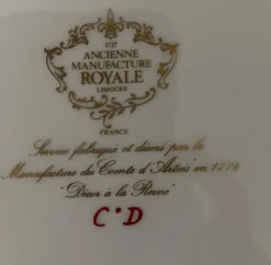 Plat en porcelaine de Limoges, décor, floral raffiné
