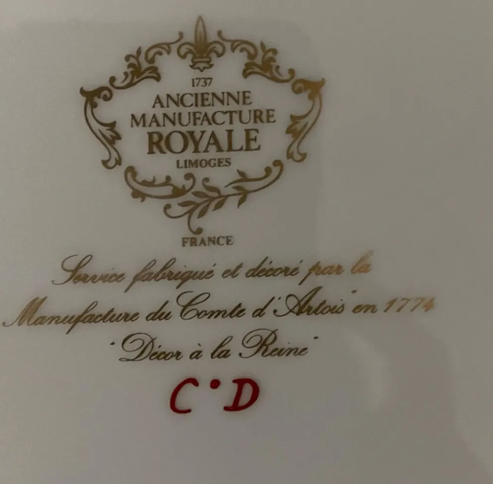 Plat en porcelaine de Limoges, décor, floral raffiné