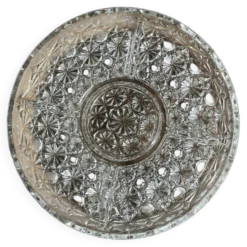 Plat en verre pressé