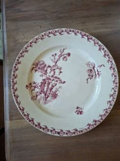 Plat faïencerie girns chardon en rouge