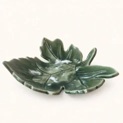 Plat feuille en céramique de Vallauris années 60