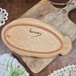 Plat à foie gras en céramique Vallauris – décor floral gravé