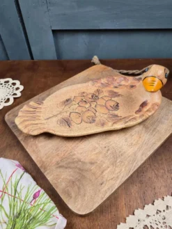 Plat à foie gras en céramique Vallauris – décor floral gravé