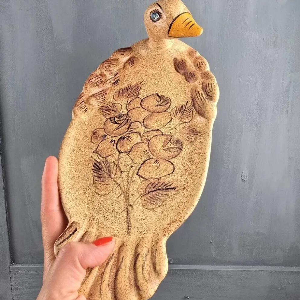 Plat à foie gras en céramique Vallauris – décor floral gravé