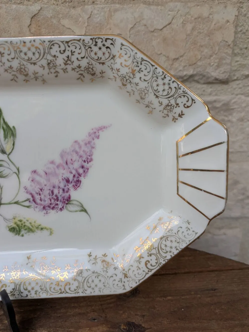 Plat à gâteau cake en porcelaine émail de Limoges LF décor fleurs de lilas