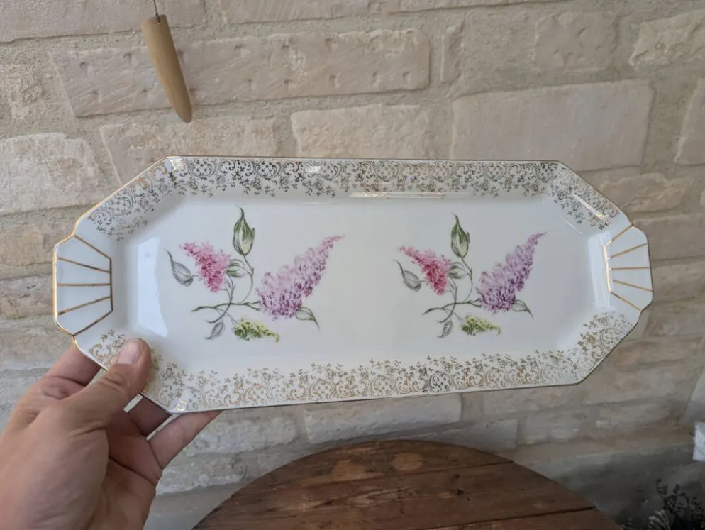 Plat à gâteau cake en porcelaine émail de Limoges LF décor fleurs de lilas