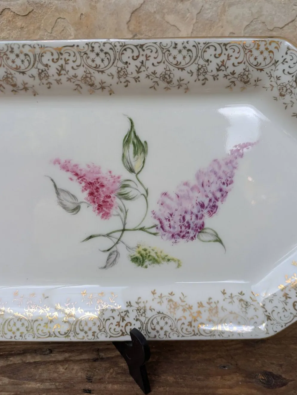 Plat à gâteau cake en porcelaine émail de Limoges LF décor fleurs de lilas