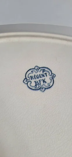 Plat ovale en faïence Boch BFK modèle Régent