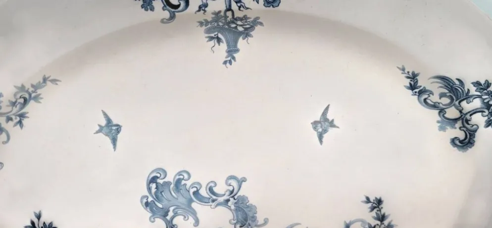 Plat ovale en faïence Boch BFK modèle Régent