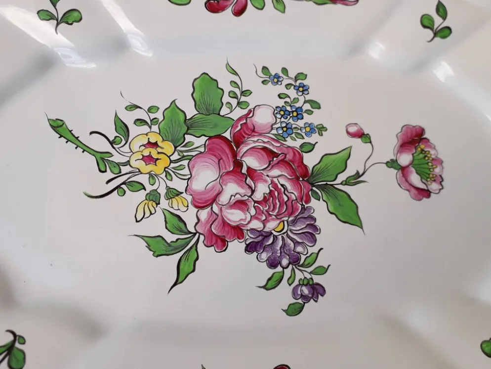 Plat ovale en faïence style Lunéville