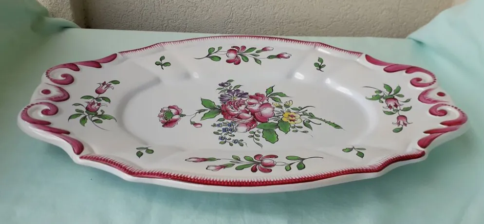 Plat ovale en faïence style Lunéville