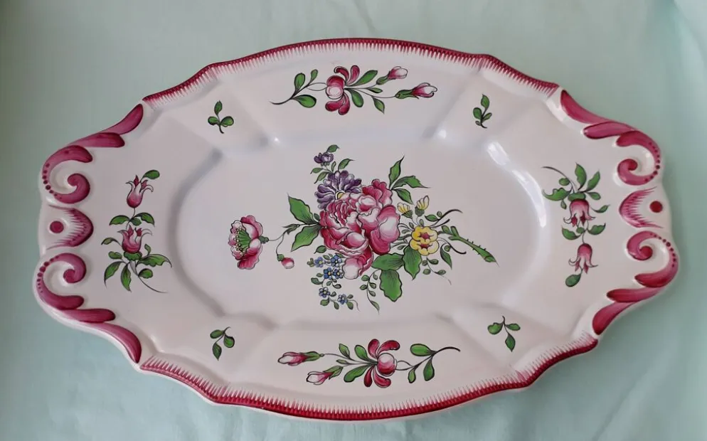 Plat ovale en faïence style Lunéville