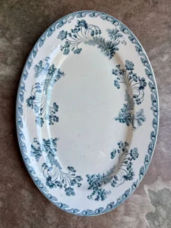 Plat ovale Longwy en terre de fer bleue, service "Chartres"