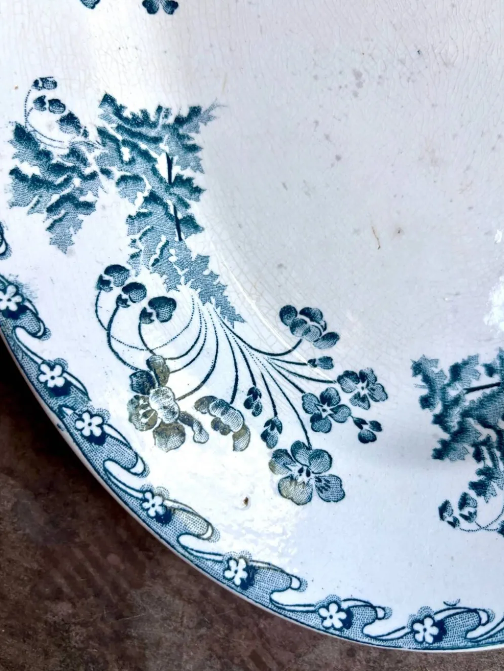 Plat ovale Longwy en terre de fer bleue, service "Chartres"