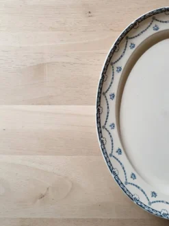 Plat ovale semi creux en faïence anglaise 