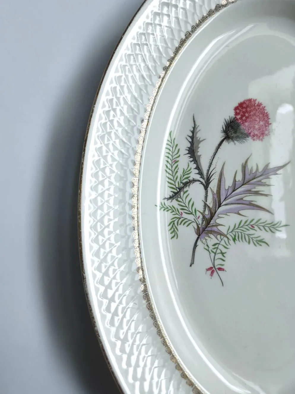 Plat ovale vintage signé Moulin des loups modèle Imperia fleur rose