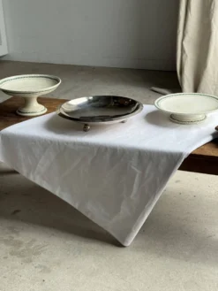 Plat à piédouche en faïence frises végétales vertes H12 D24